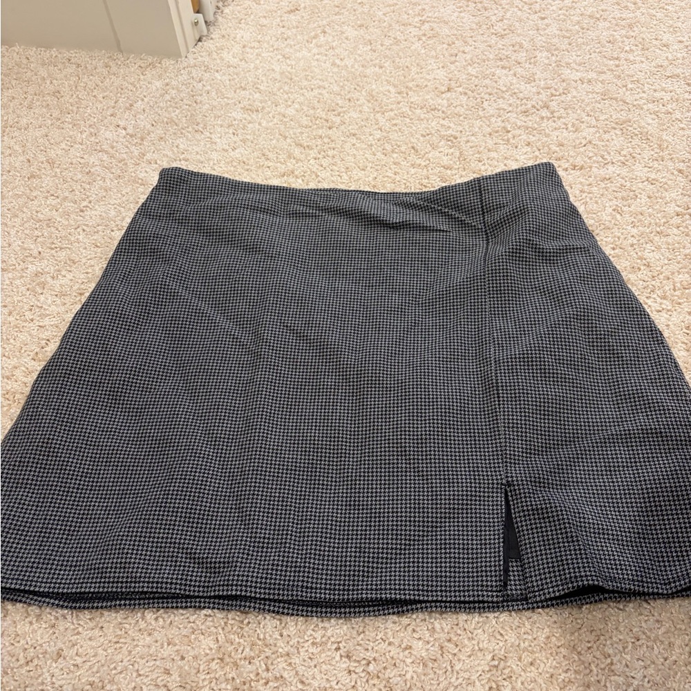 Old Navy Black and White Mini Skirt with Front Slit